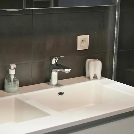 Vue Laterale 2 Moderne A By La Conciergerie Οστένδη